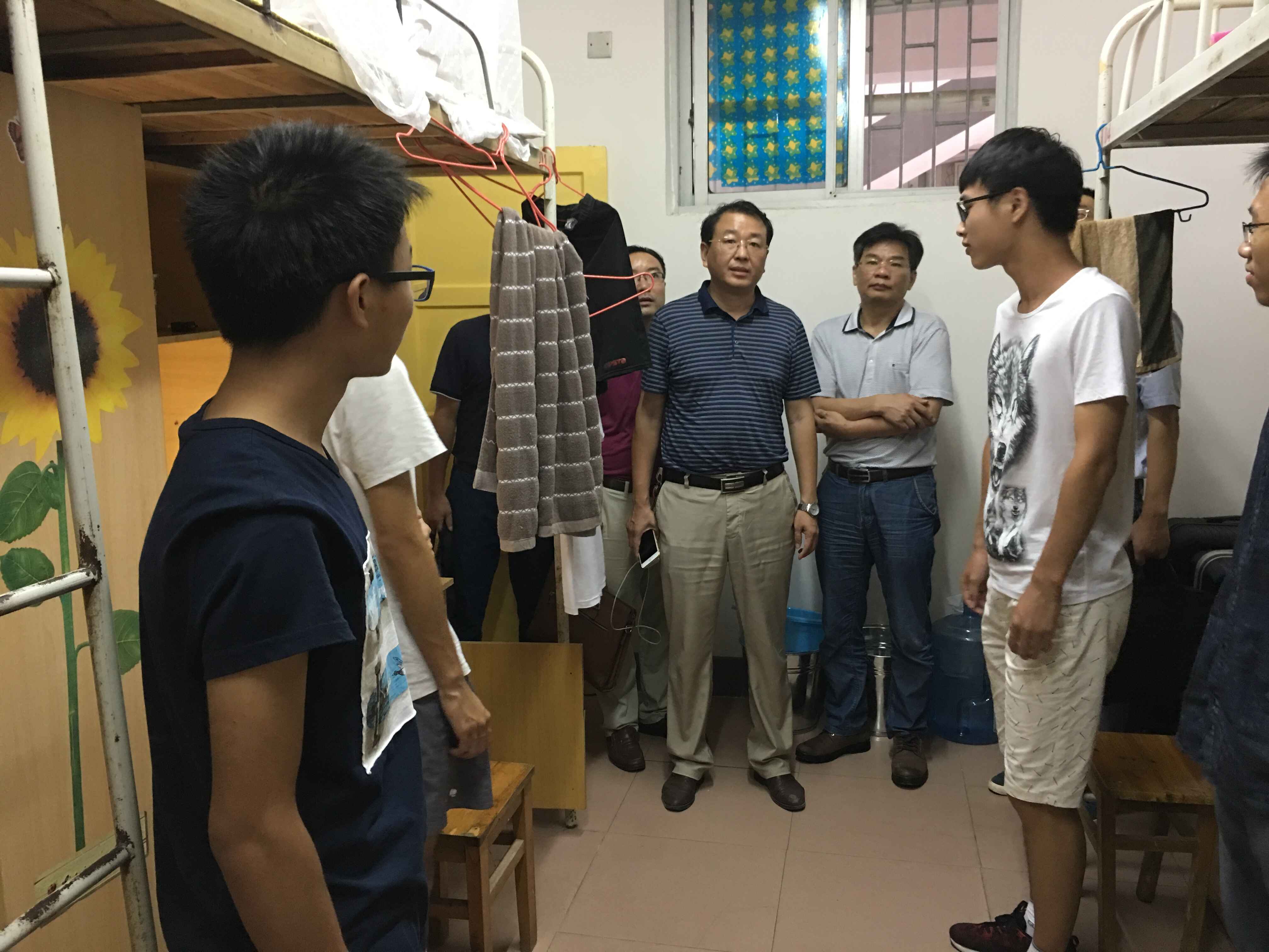 金沙威尼斯官网领导下寝看望17级新生